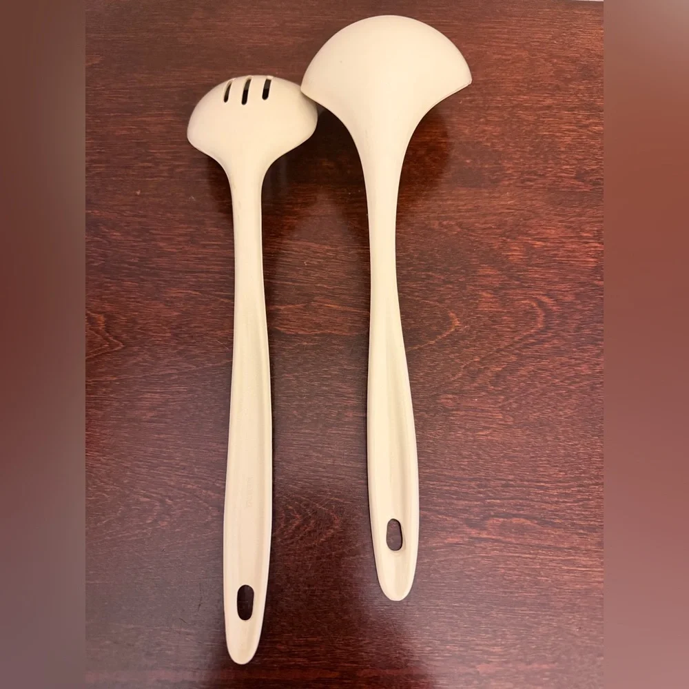 (2) Vintage Melamine Ware Ladle And  Slotted Spoon Serving Utensils Taiwan Cream